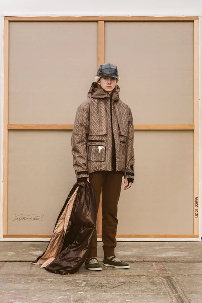 Look 16